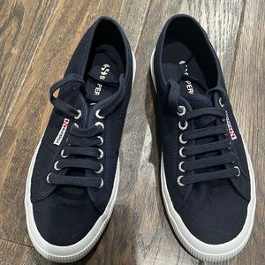 Superga size 8, NEW